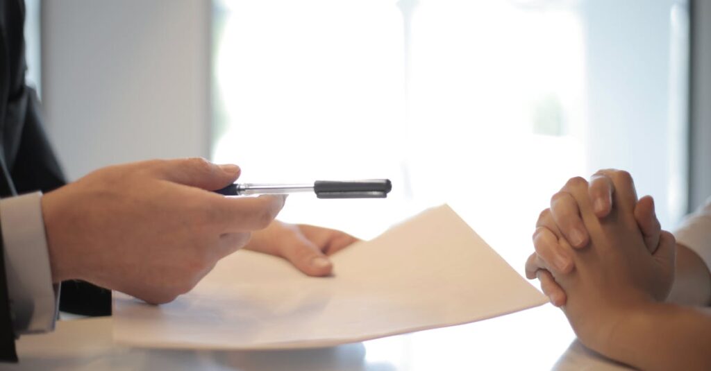 assurance responsabilité professionnelle pour protéger les professionnels contre les réclamations liées à leur activité.