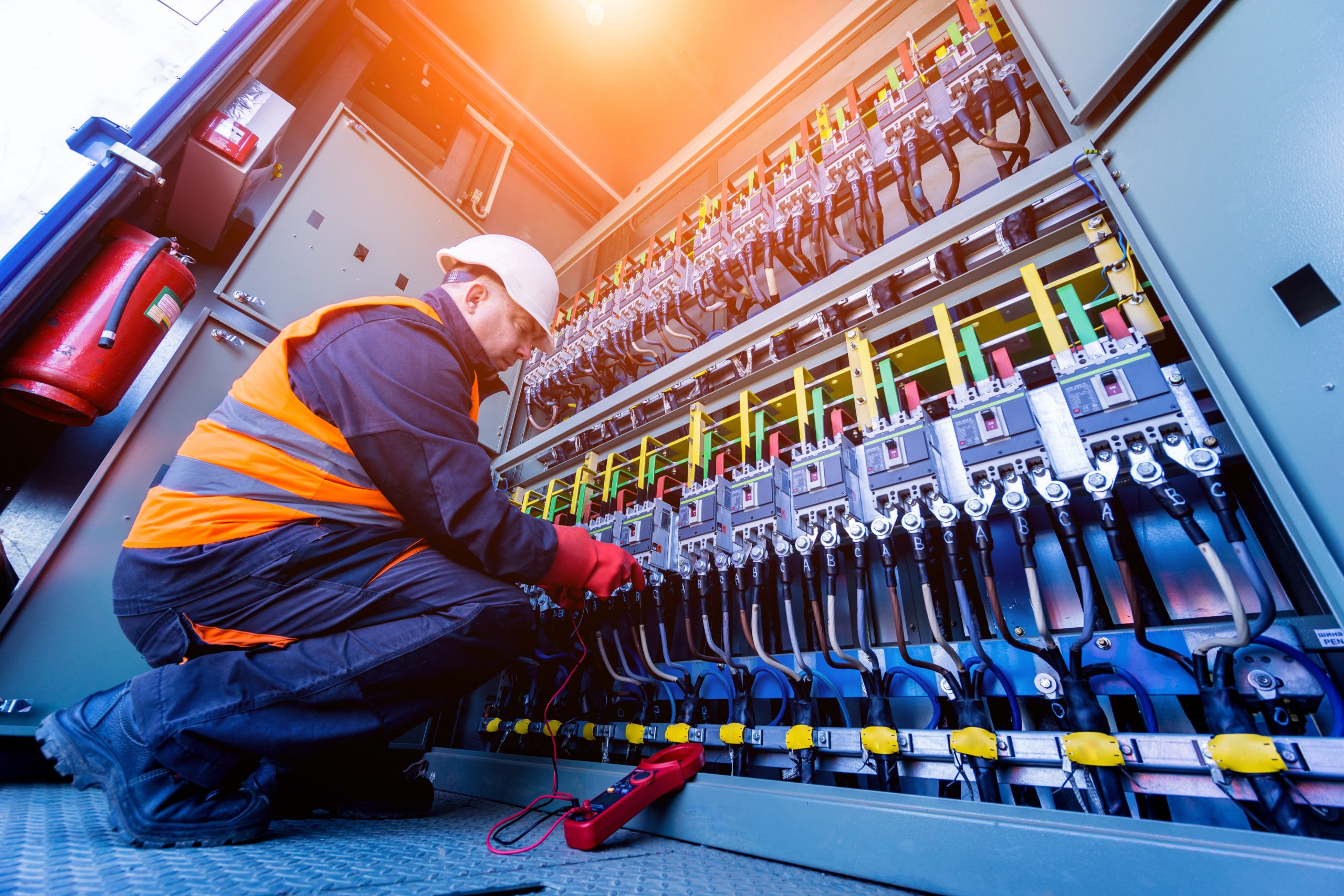 découvrez les étapes essentielles pour devenir électricien. formations, compétences requises et perspectives d'emploi dans un secteur en constante évolution.