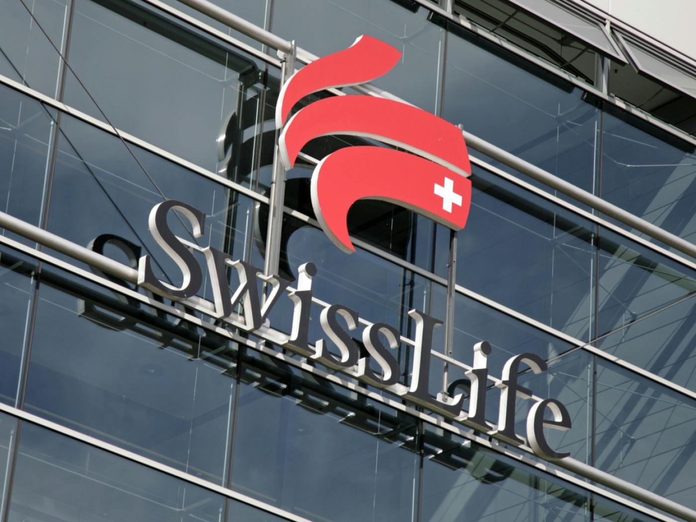 découvrez les solutions d'assurance vie proposées par swisslife, conçues pour sécuriser votre avenir financier et protéger vos proches. bénéficiez d'une expertise reconnue et d'un accompagnement personnalisé pour choisir la garantie qui vous convient le mieux.